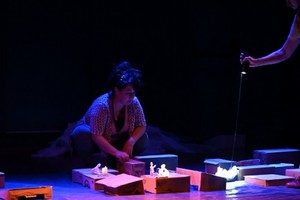 La obra realizará veinte funciones los sábados a las 21:00, en la Sala Maggi del Foro Cultural UNL, ubicado en 9 de Julio 2150 de la ciudad de Santa Fe. Las funciones continúan los sábados 8, 15, 22 y 29 de junio, y el 6 y 13 de julio.  Foto: Gentileza producción