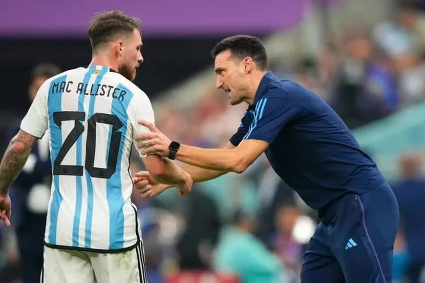 Sobre la continuidad del DT, Alexis MacAllister opinó que el plantel está muy contento de que Lionel Scaloni siga al frente porque "es importante para el grupo".