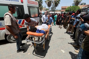 Palestinians carry a casualty on a stretcher in the aftermath of an Israeli strike, amid the Israel-Hamas conflict, at Al-Aqsa Martyrs Hospital in Deir Al-Balah, in the central Gaza Strip, June 8, 2024. REUTERS/Ramadan Abed