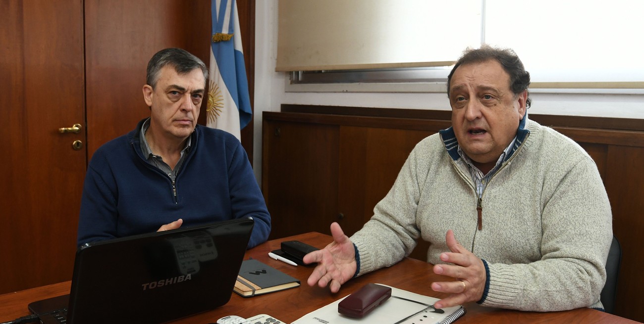 Los funcionarios Pablo Storani y Ricardo Ruiz explicaron lo expuesto en el Foro de Concejales. Foto: Guillermo Di Salvatore