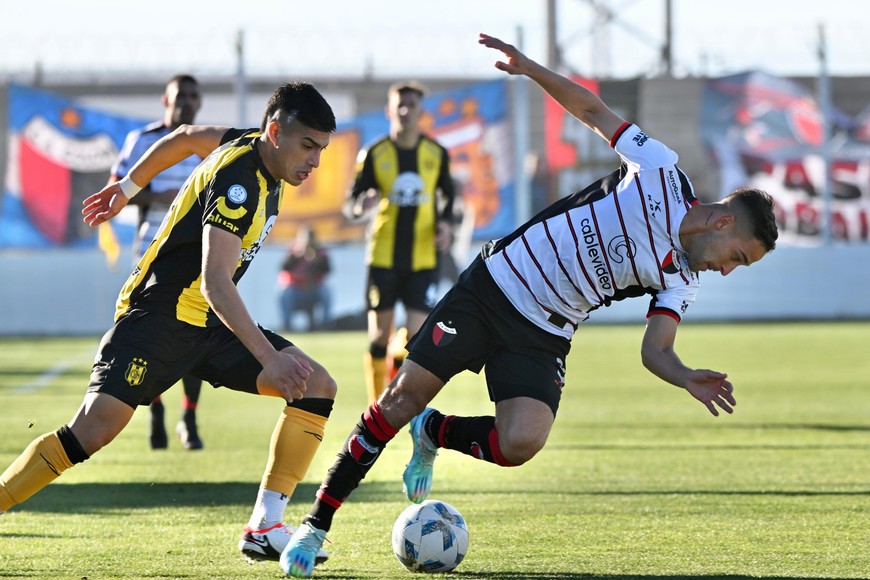Apenas una jugada de gol para cada uno, muchos pelotazos, casi nada de juego y un empate que los dos buscaron. Crédito: Daniel Feldman