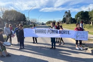"Jamás se nos avisó nada de nada, un día nos levantamos y no teníamos más el colectivo”, contó Julián, vecino de Punta Norte. Crédito: El Litoral.