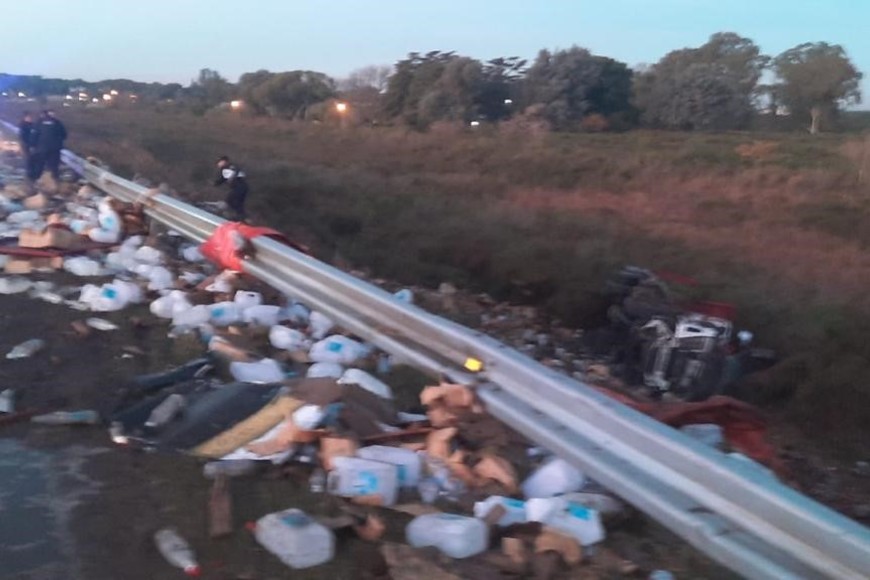 El personal de Bomberos Zapadores de San Lorenzo se encuentra trabajando en el lugar.