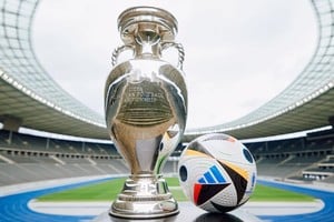 El trofeo de la Eurocopa. Crédito: UEFA