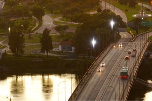 El accidente ocurrió entre las 6:30 y las 6:40 de la mañana del domingo en el puente Oroño. Créditos: Fernando Nicola