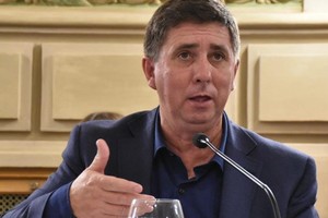 Estos avances reflejan el compromiso del senador Pirola con el bienestar y la igualdad de oportunidades en Santa Fe. Se espera que estas medidas Diputados las convierta en ley, contribuyendo así a mejorar la calidad de vida y la educación en la provincia.