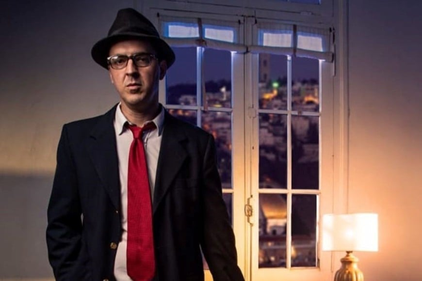 “El Casting” es un unipersonal escrito e interpretado por Sebastián Roulet, con la dirección actoral de Mariana Mosset.