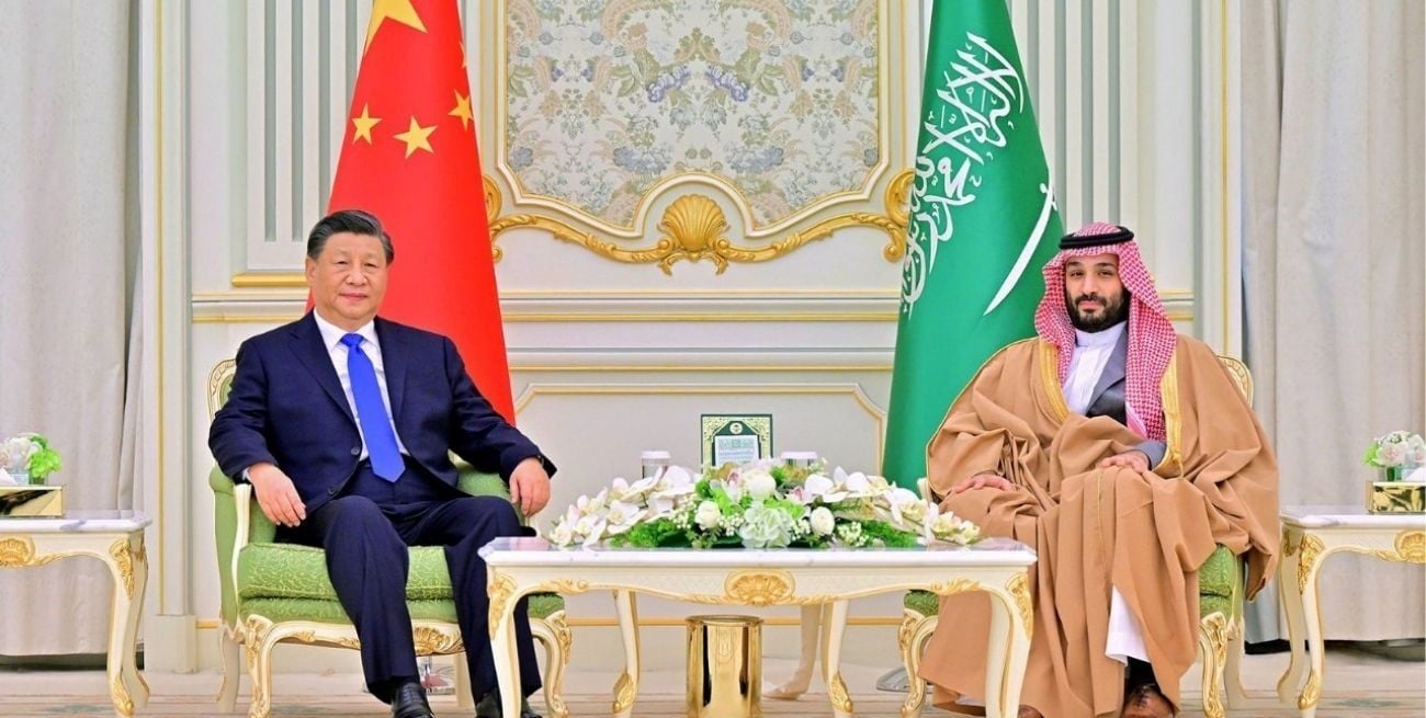 Xi Jinping, presidente de la República Popular de China, junto a Mohamed bin Salmán.