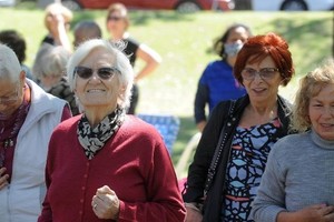 El maltrato de las personas mayores es un problema social mundial que afecta a la salud y los Derechos Humanos de millones de personas mayores en todo el mundo.