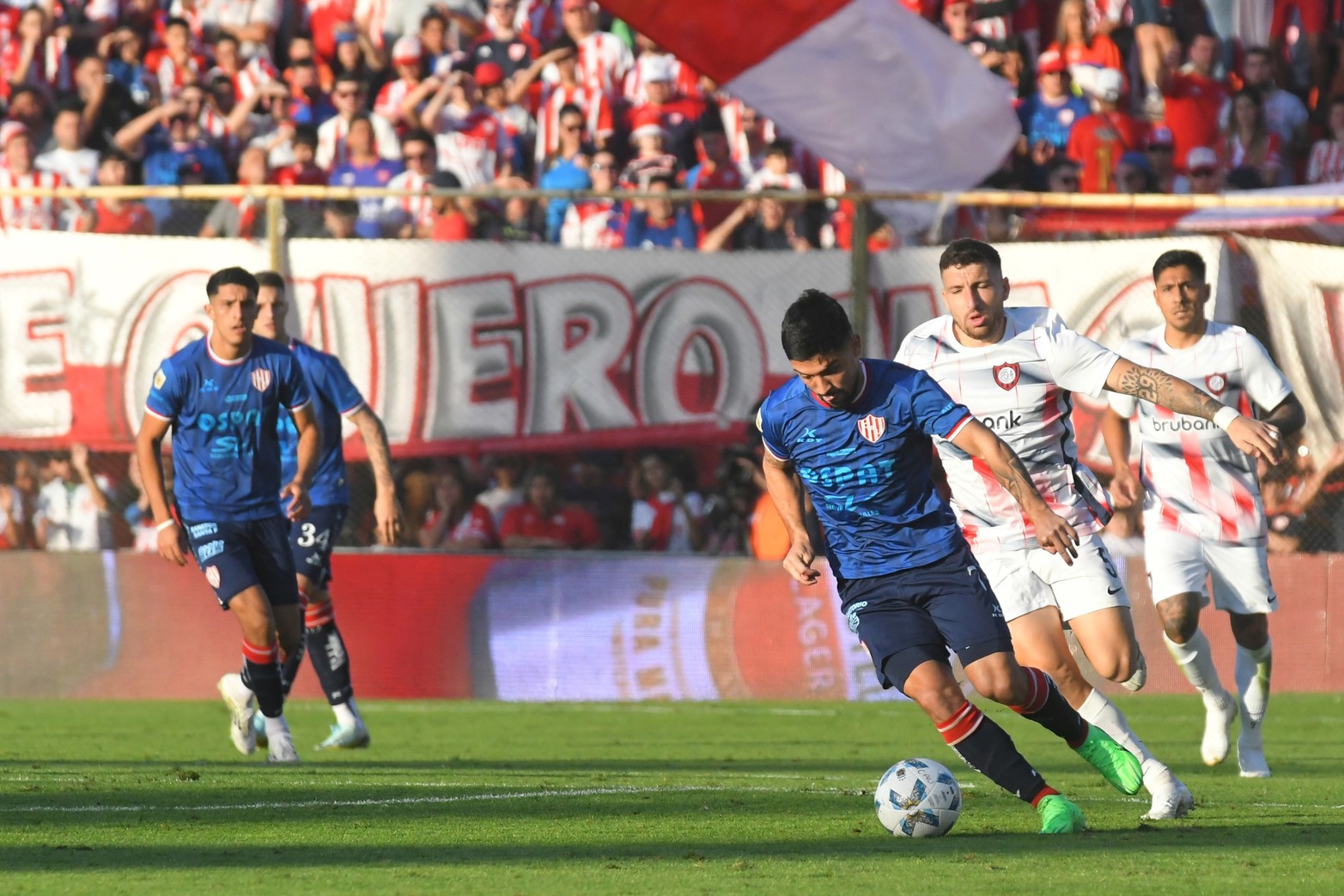Luna Diale fue la figura de la cancha. Unión le ganó 2 a 1 a San Lorenzo y se mantiene en la punta del torneo disputadas cinco fechas.