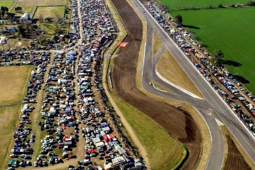 Cientos de fanáticos participaron en la noche del viernes de la presentación oficial.
Foto: ACTC