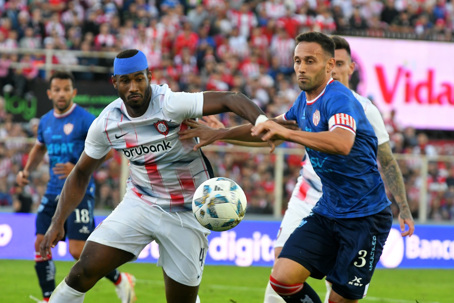 Unión le ganó 2 a 1 a San Lorenzo y se mantiene en la punta del torneo disputadas cinco fechas.