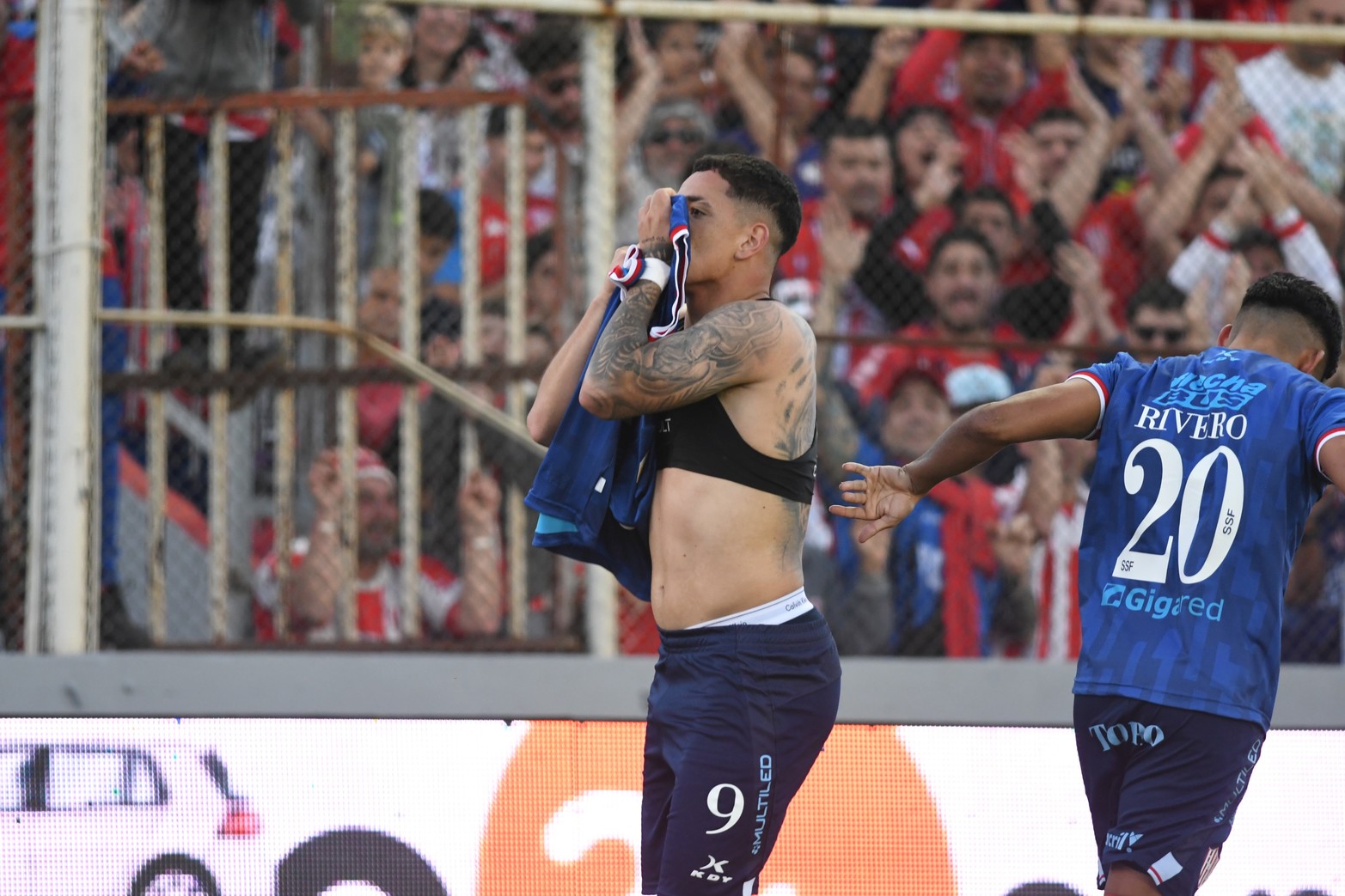 Unión le ganó 2 a 1 a San Lorenzo y se mantiene en la punta del torneo disputadas cinco fechas.