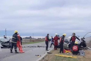 Dos autos chocaron frontalmente y murieron dos personas.