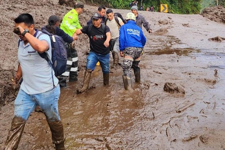 La policía local indicó que podría elevarse el número de personas fallecidas.