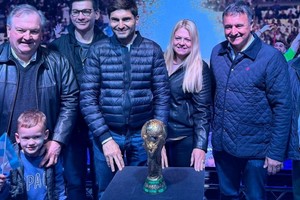 Pullaro participó en Ceres de la exposición "Eternos Laureles" junto a autoridades locales.