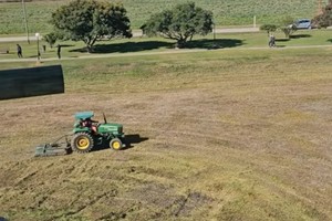 En cuanto a la limpieza y mantenimiento de espacios verdes, desde el Ejecutivo local manifestaron que se están realizando tareas de poda, limpieza y mantenimiento de todos los espacios del circuito, incluyendo el retiro de malezas y residuos acumulados en el sector del reservorio.