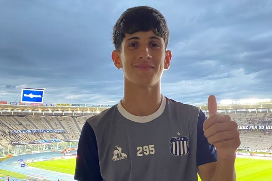 Se lo llevaron con 15 años. Estanislao López, gran proyecto de lateral izquierdo que era buscado por Boca, terminó recalando libre en Talleres. Igualmente, cuando se transferido en el mundo profesional, la "T" le reconocerá el 30 por ciento a Colón.