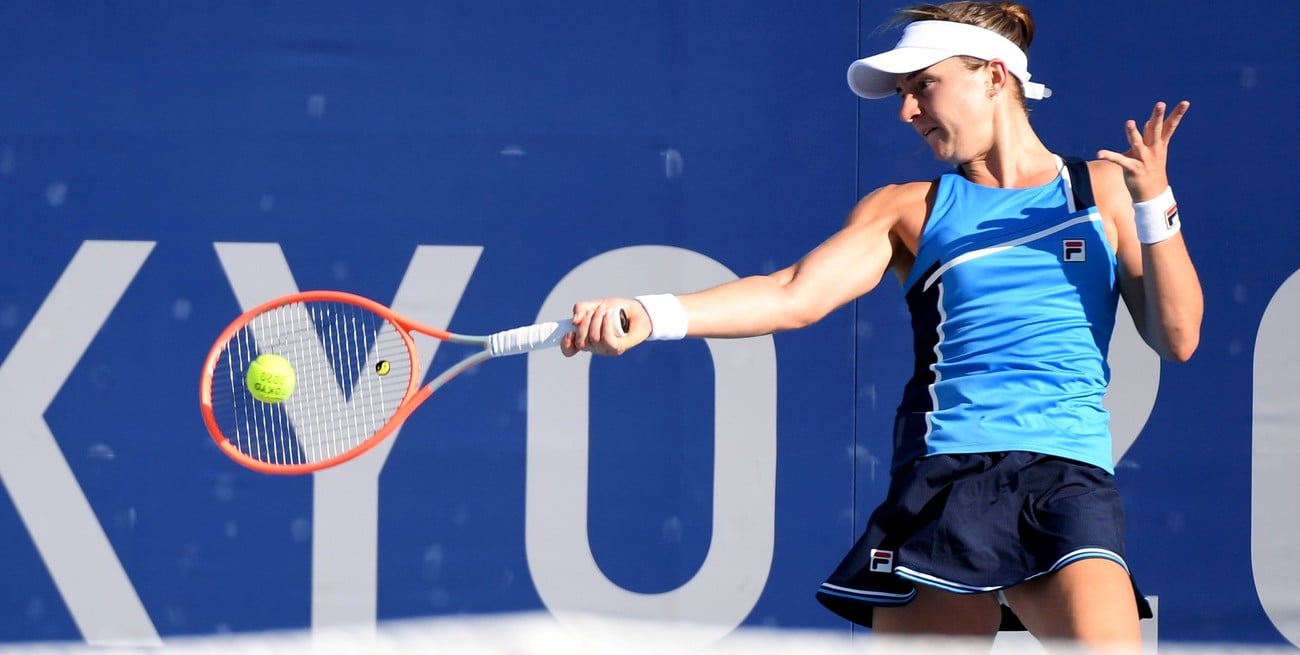 Tokyo 2020 Olympics - Tennis - Women's Singles - Round 3 - Ariake Tennis Park - Tokyo, Japan - July 27, 2021. Nadia Podoroska of Argentina in action during her third round match against Paula Badosa of Spain REUTERS/Piroschka Van De Wouw