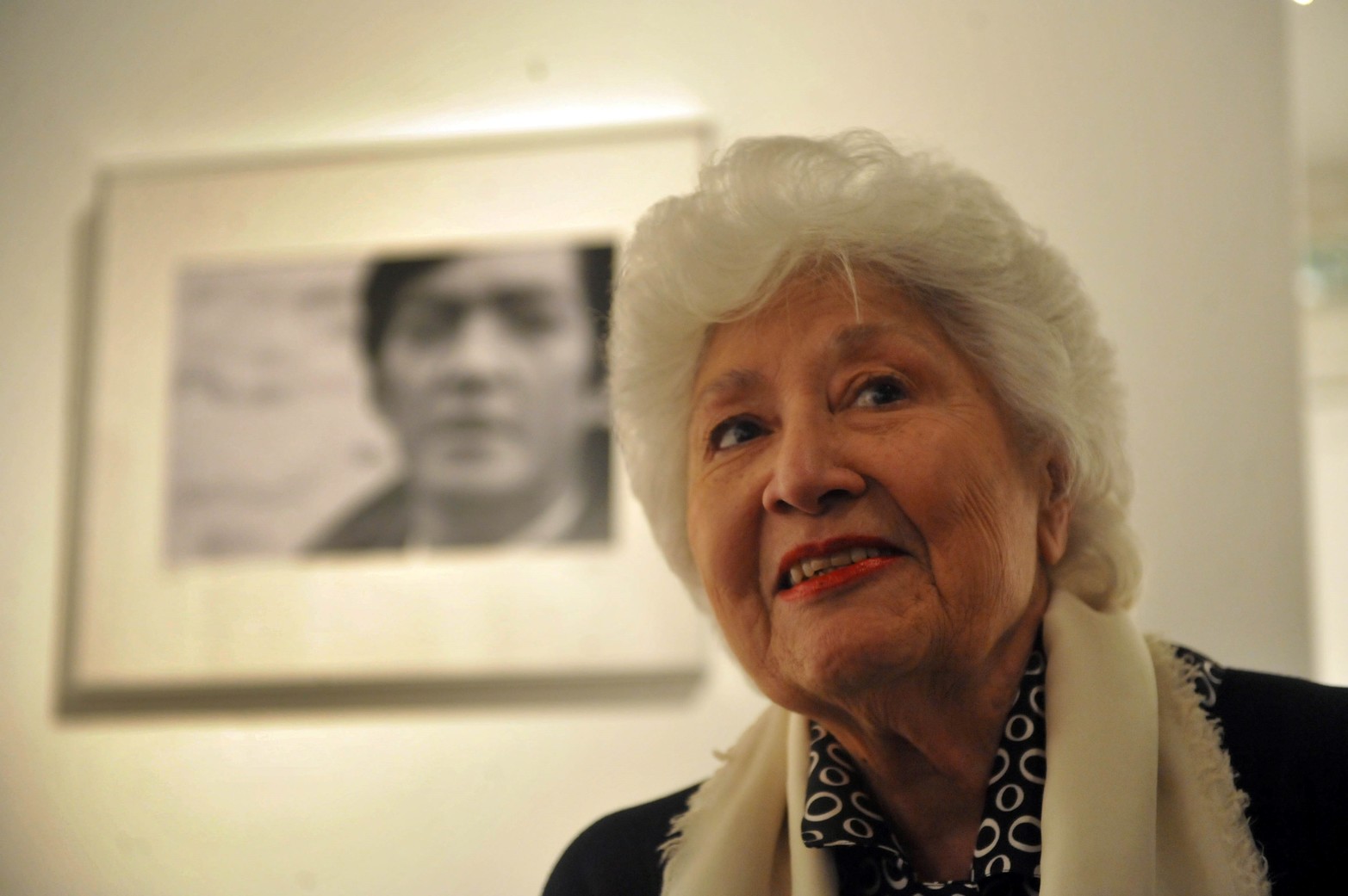 Sara Facio en una de las exposiciones. 