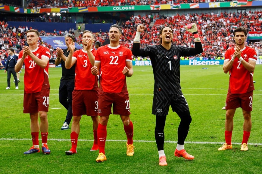 Soccer Football - Euro 2024 - Group A - Hungary v Switzerland - Cologne Stadium, Cologne, Germany - June 15, 2024
Switzerland's Michel Aebischer, Silvan Widmer, Fabian Schar, Yann Sommer and Leonidas Stergiou celebrate after the match REUTERS/Wolfgang Rattay