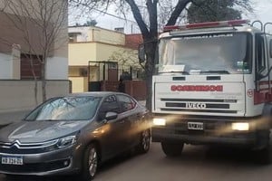Bomberos en la Escuela Nº 473 Manuel Obligado de Reconquista.