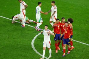 Soccer Football - Euro 2024 - Group B - Spain v Italy - Arena AufSchalke, Gelsenkirchen, Germany - June 20, 2024
Spain's Aymeric Laporte and teammates celebrate after the match REUTERS/Kacper Pempel     TPX IMAGES OF THE DAY