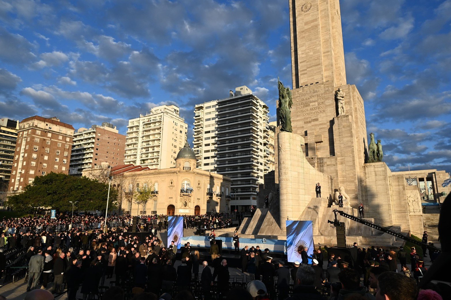 Milei llega a Rosario para el acto por el Día de la Bandera.
