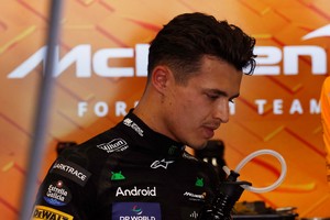 Fue Norris fue el más rápido de todos con un tiempo de 1m 14.228s en el McLaren, lo que lo colocó 0.024s por delante de Verstappen.
CREDITO: REUTERS/Albert Gea