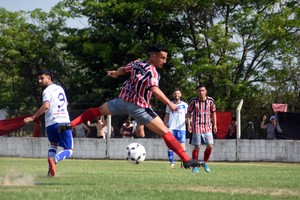 Juventud Unida y otro triunfo importante. El equipo de Mario Donetti venció a Ciclón Racing y se mete de lleno en la zona alta del torneo. Créditos: Luis Cetraro