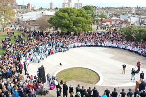 Los alumnos de 4° grado de las distintas instituciones educativas prestaron su promesa de fidelidad a la bandera