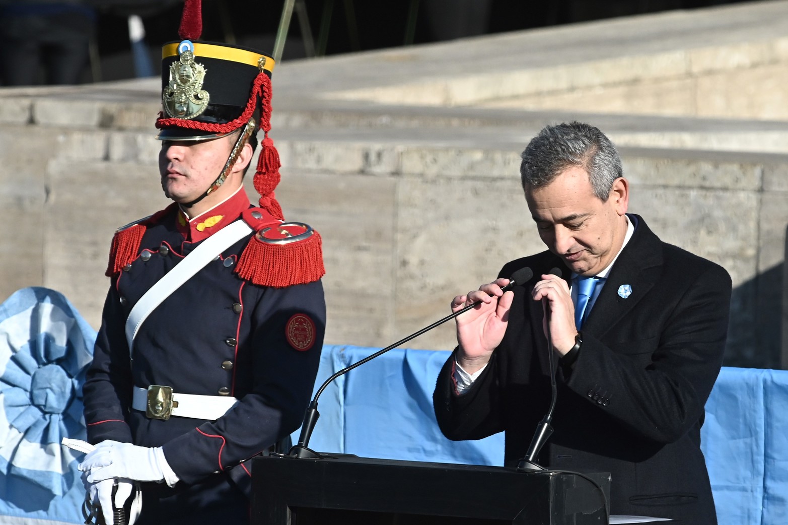 El intendente de Rosario Pablo Javkin fue el primero de los tres oradores. En su discurso se escuchó el descontento de los ciudadanos.