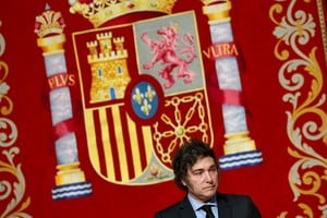 El presidente argentino viajará a España en una visita con un marcado perfil académico y político, en medio de un clima de tensión por las elecciones generales anticipadas convocadas para el 29 de noviembre. Foto: REUTERS / Violeta Santos Moura.