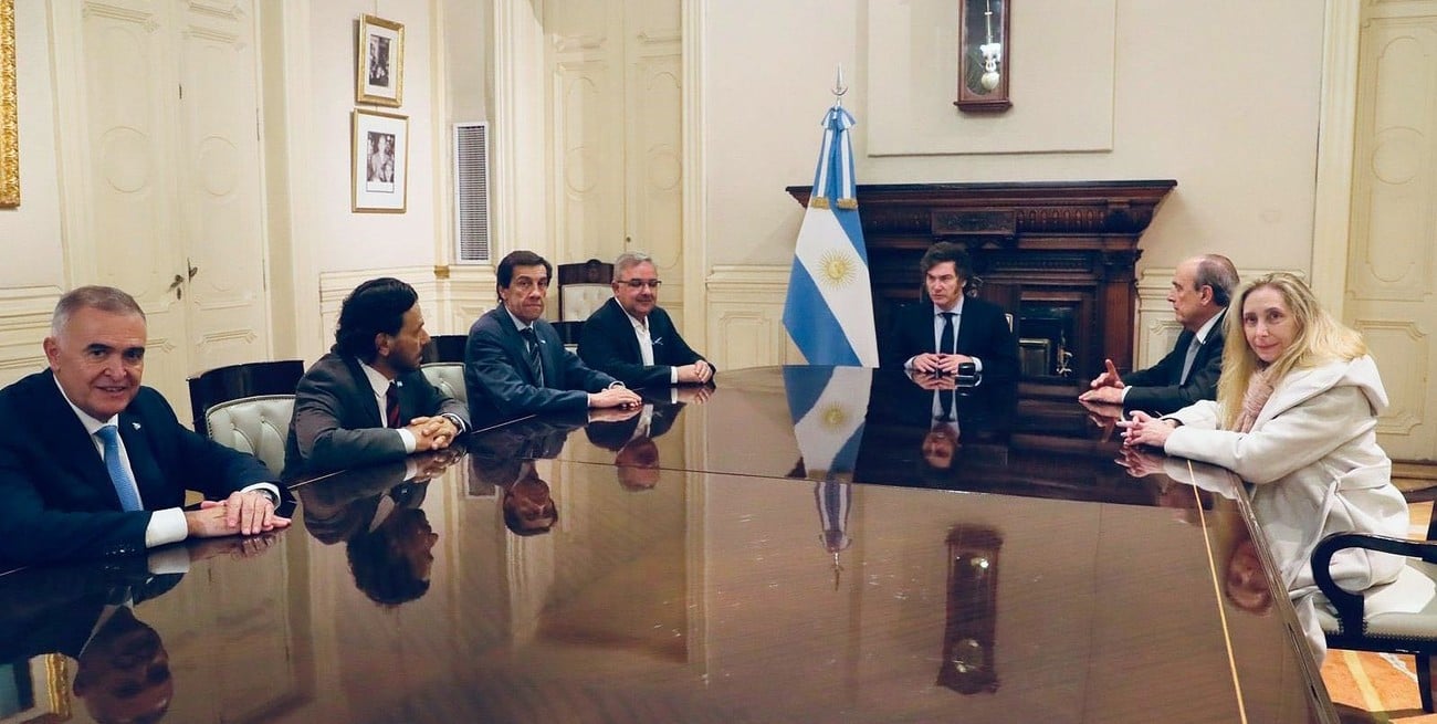 Luego de otro acto patrio en el Día de la Bandera, el Primer Mandatario se reunió con los gobernadores de Salta, Catamarca, Jujuy y Tucumán. Foto: Agencia