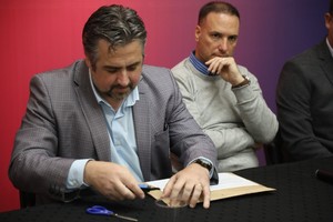 En el acto, que se llevó a cabo en el Salón Auditorio de Casa de Gobierno en la ciudad de Santa Fe, se presentaron 7 empresas oferentes para las obras, que cuentan con un presupuesto oficial actualizado de $ 916.476.726,38 y un plazo de ejecución de 150 días.
Foto: Gentileza