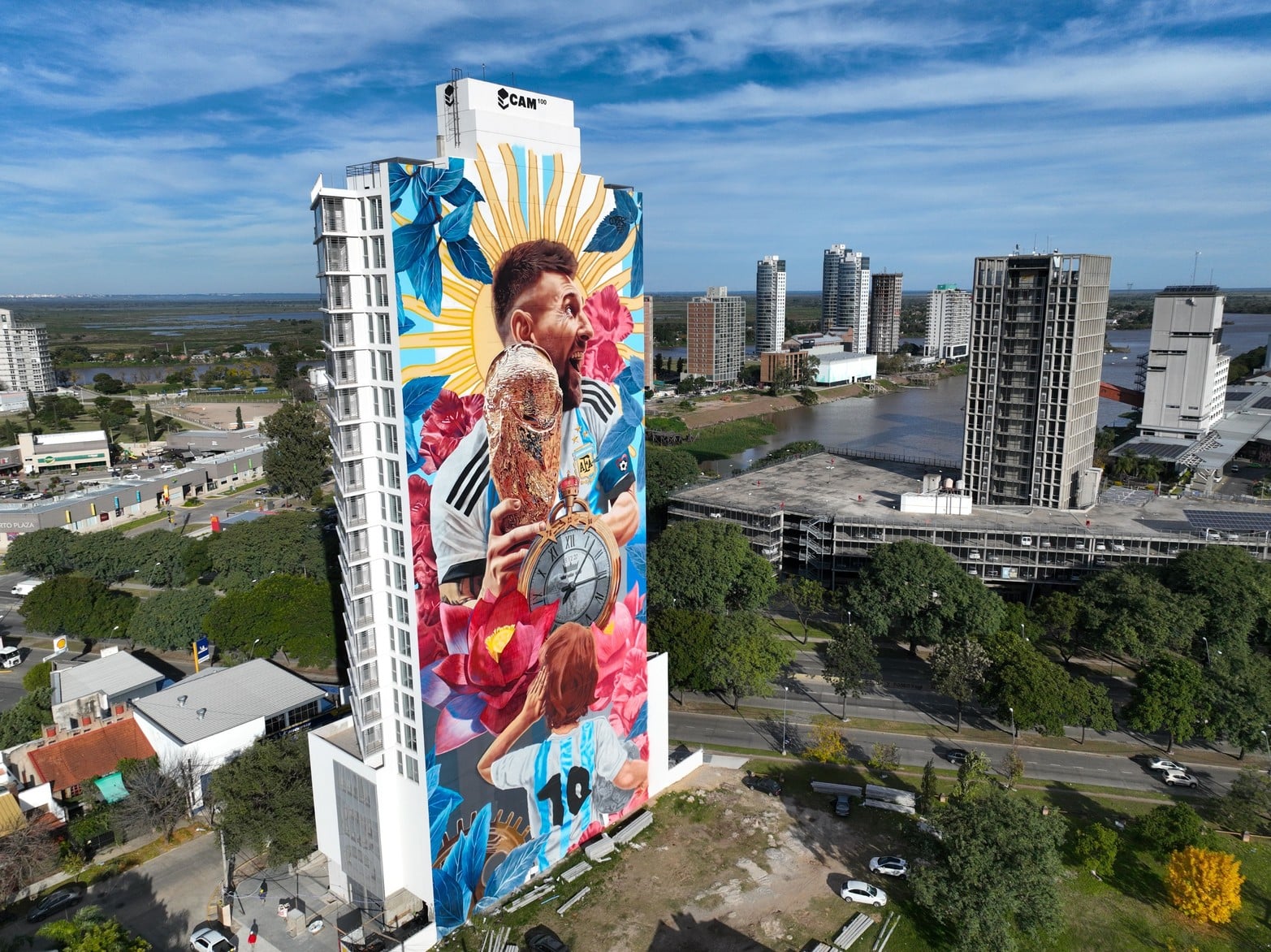 Santa Fe le rinde homenaje a Messi con un gran mural en un punto clave de la ciudad. 