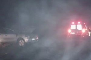 La Ford Ranger circulaba con dirección a Colón, perdió el control y se cruzó de carril para luego dar varios tumbos antes de terminar en la banquina.