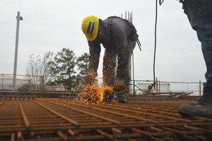 Según informó la entidad, la tasa de desempleo en el Gran Rosario bajó 2,3 puntos interanual durante el primer trimestre de 2024, de la mano de un achicamiento del mercado laboral.