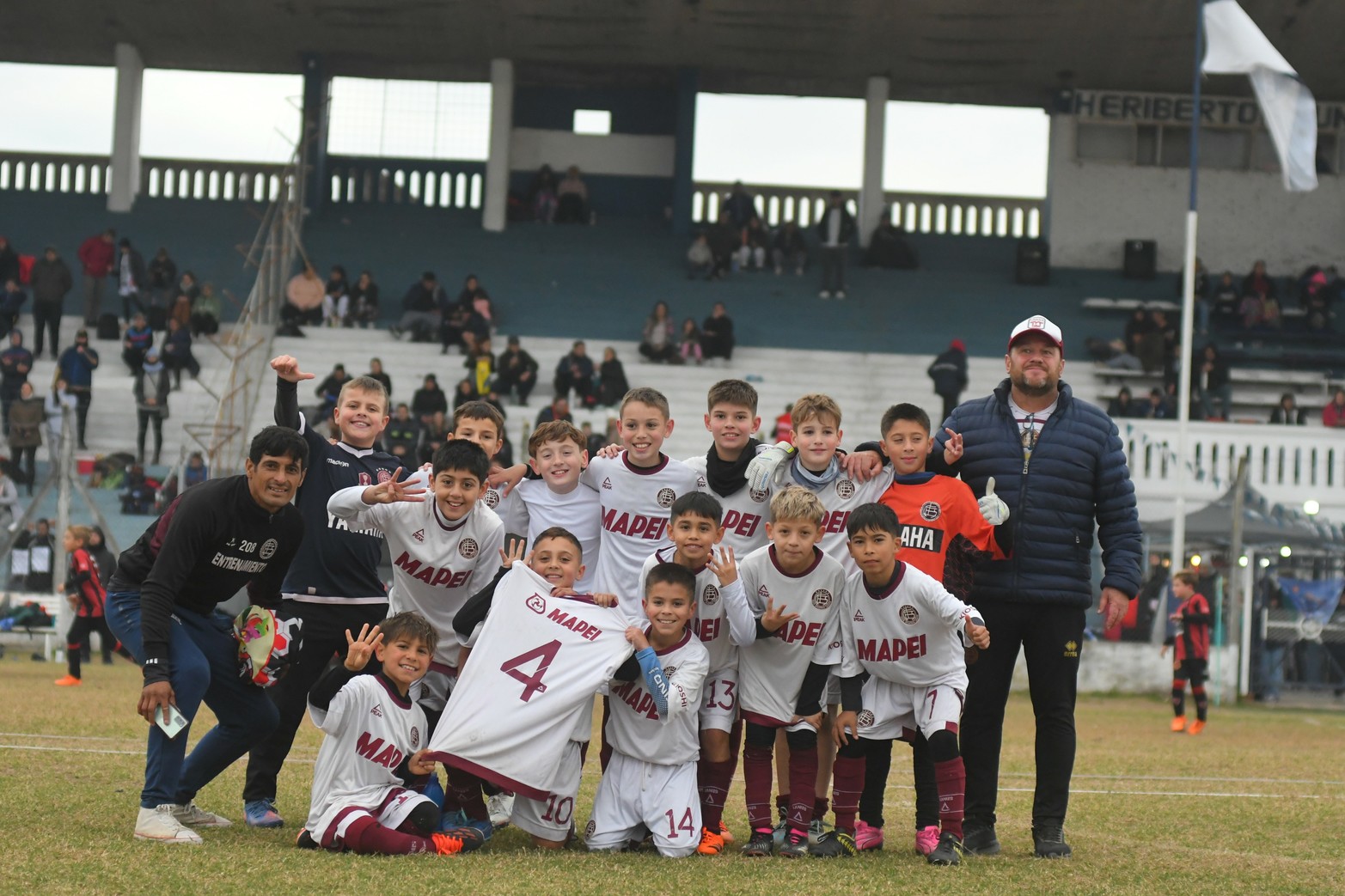 Fútbol Infantil. El Lobito de Gimnasia y Esgrima de Ciudadela. Cuatro días de fútbol infantil se vivieron en el Gigante de Ciudadela. Más de 1000 niños y un gran marco de público le dieron color a jornadas inolvidables.  Pasión Liga de Diario El Litoral presente en los grandes eventos de nuestros niños.