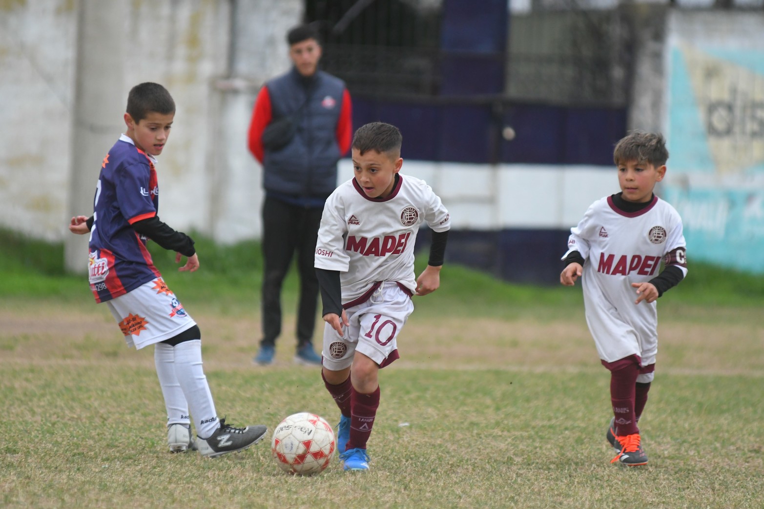 Fútbol Infantil. El Lobito de Gimnasia y Esgrima de Ciudadela. Cuatro días de fútbol infantil se vivieron en el Gigante de Ciudadela. Más de 1000 niños y un gran marco de público le dieron color a jornadas inolvidables.  Pasión Liga de Diario El Litoral presente en los grandes eventos de nuestros niños.