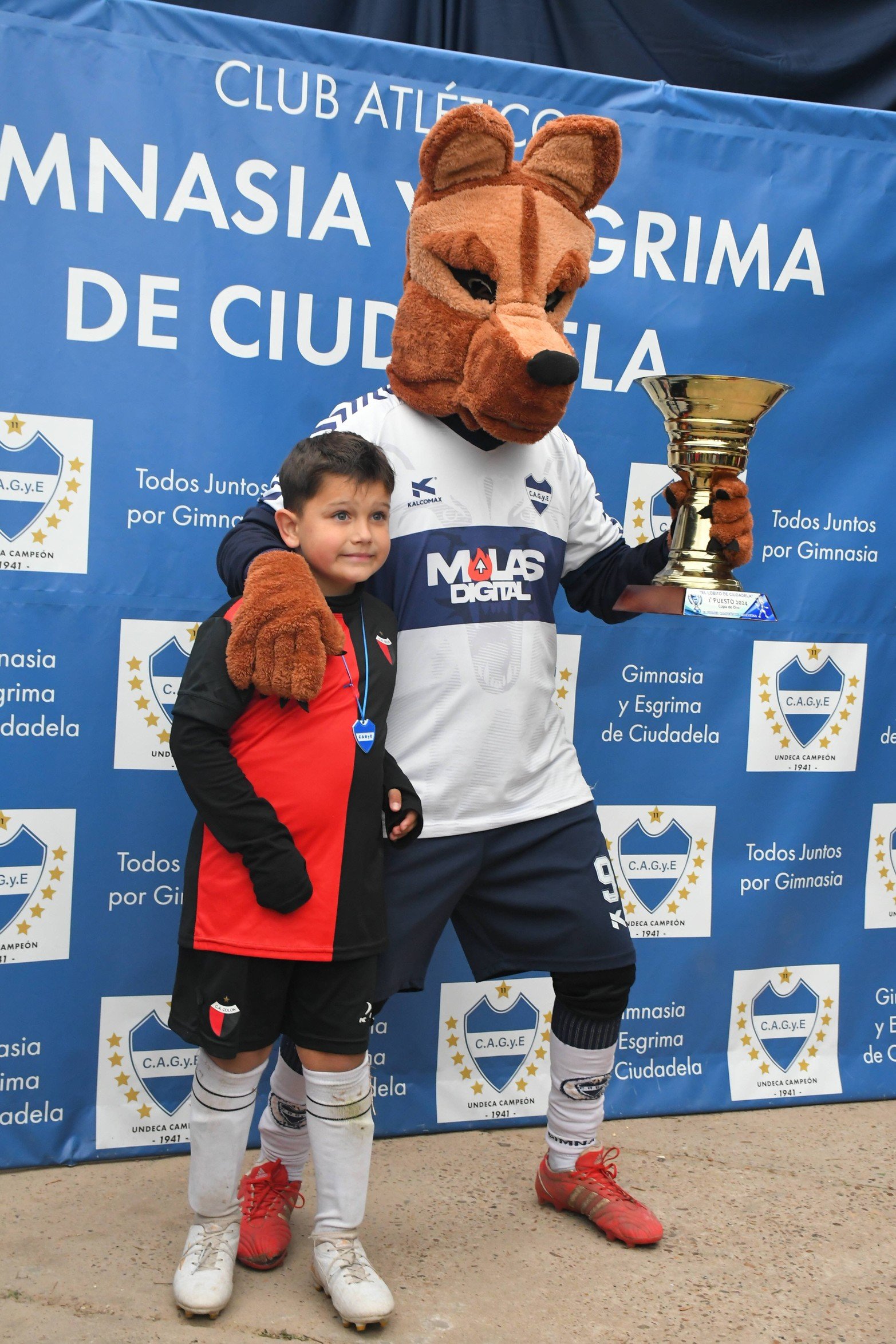 Fútbol Infantil. El Lobito de Gimnasia y Esgrima de Ciudadela. Cuatro días de fútbol infantil se vivieron en el Gigante de Ciudadela. Más de 1000 niños y un gran marco de público le dieron color a jornadas inolvidables.  Pasión Liga de Diario El Litoral presente en los grandes eventos de nuestros niños.