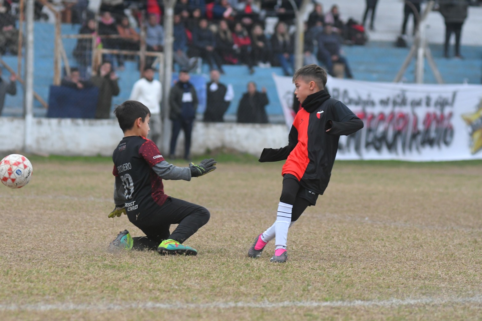 Fútbol Infantil. El Lobito de Gimnasia y Esgrima de Ciudadela. Cuatro días de fútbol infantil se vivieron en el Gigante de Ciudadela. Más de 1000 niños y un gran marco de público le dieron color a jornadas inolvidables.  Pasión Liga de Diario El Litoral presente en los grandes eventos de nuestros niños.