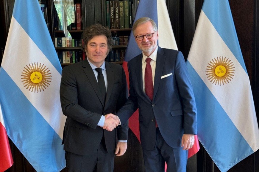 Javier Milei junto a Petr Fiala, primer ministro de República Checa.