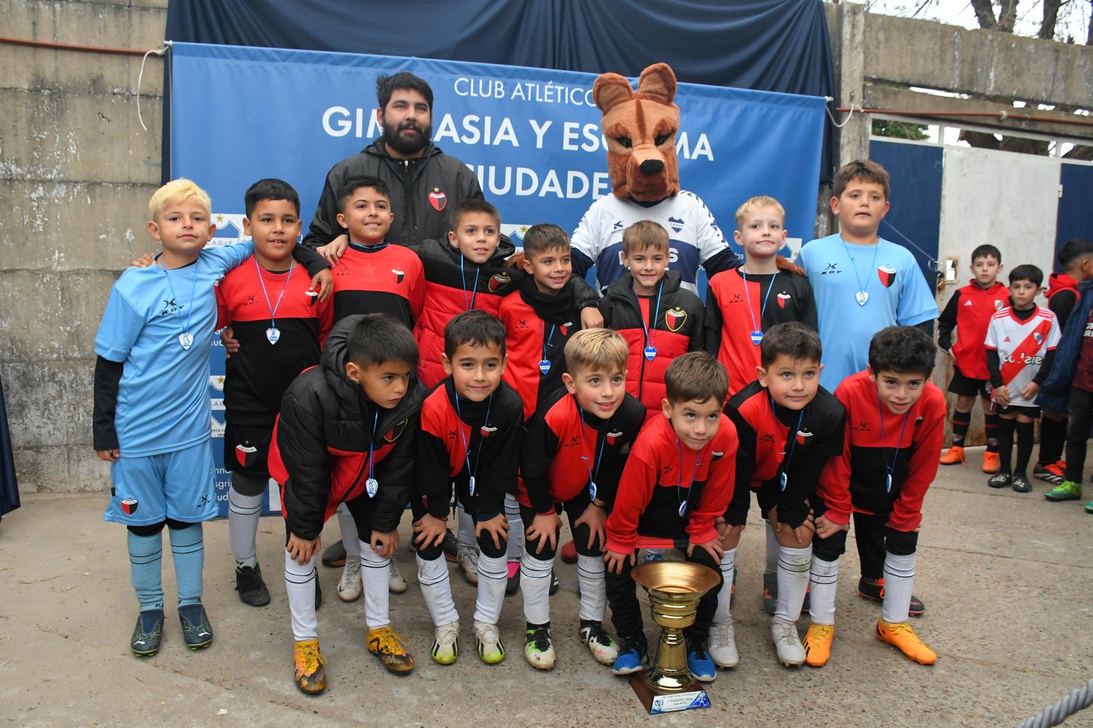 Fútbol Infantil. El Lobito de Gimnasia y Esgrima de Ciudadela. Cuatro días de fútbol infantil se vivieron en el Gigante de Ciudadela. Más de 1000 niños y un gran marco de público le dieron color a jornadas inolvidables.  Pasión Liga de Diario El Litoral presente en los grandes eventos de nuestros niños.