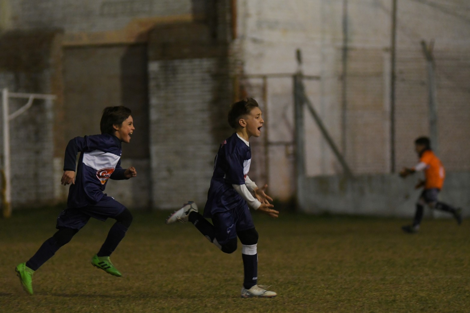 Fútbol Infantil. El Lobito de Gimnasia y Esgrima de Ciudadela. Cuatro días de fútbol infantil se vivieron en el Gigante de Ciudadela. Más de 1000 niños y un gran marco de público le dieron color a jornadas inolvidables.  Pasión Liga de Diario El Litoral presente en los grandes eventos de nuestros niños.