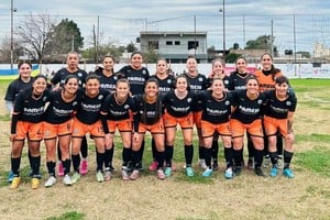 ADUIR goleó por 7-3 a Barrio Vila en San Lorenzo por la ida de los octavos de final.