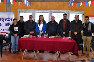 Los disertantes en la conferencia organizada en Quilmes. Foto: Cáritas Argentina.