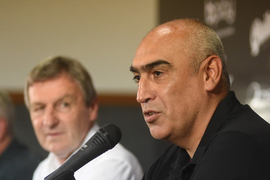 El presidente Víctor Godano y el entrenador Iván Raúl Delfino, cuando tuvieron que armar el equipo para jugar el torneo de ascenso, en muy poco tiempo. Crédito: Pablo Aguirre
