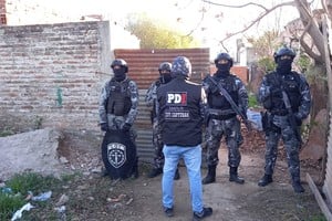 El momento en que trasladan a los detenidos.