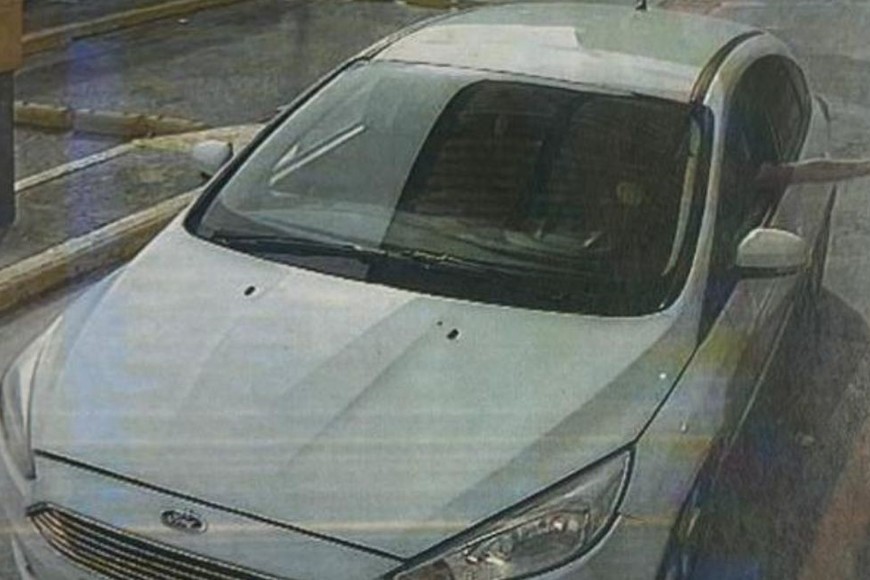 El Ford Focus en el que se conducía el autor de los destrozos captado por las cámaras del lugar.